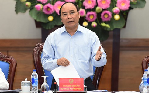 PM Nguyen Xuan Phuc: The whole political system should work to ensure food safety - ảnh 1